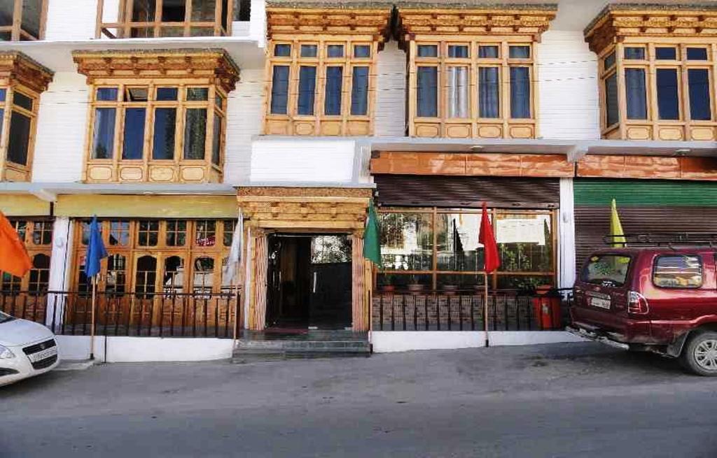 Hotel Shanti Palace Leh Extérieur photo